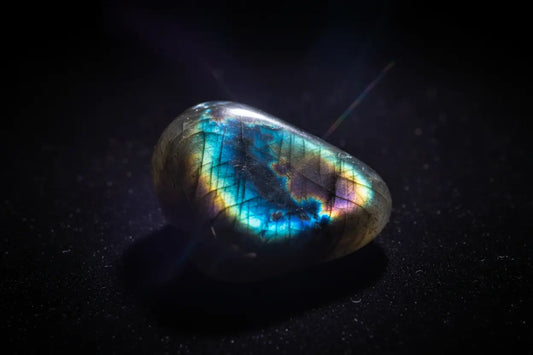 Labradorite Magic and Transformation: Complete Guide to the Stone of Destiny and Psychic Protection Nicole's ritual universe