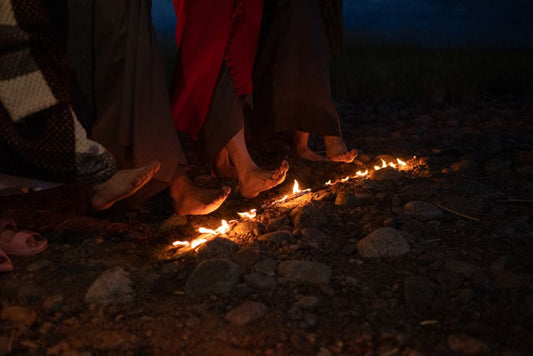 When Sunset Rituals Were Reconstructed: How Modern Practice Reinterprets the Dusk Rite