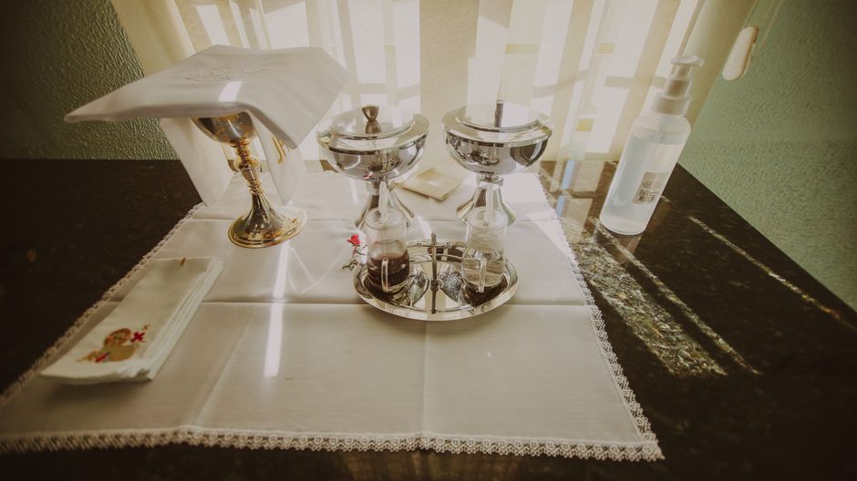 No Chalice, No Bowl, No Problem: Substituting Water Tools in Ritual