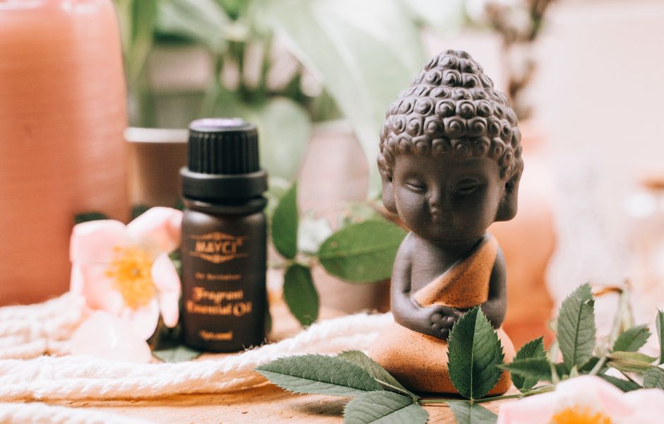 Best Essential Oils for Ritual Work: Complete Buying Guide for Spiritual Practitioners
