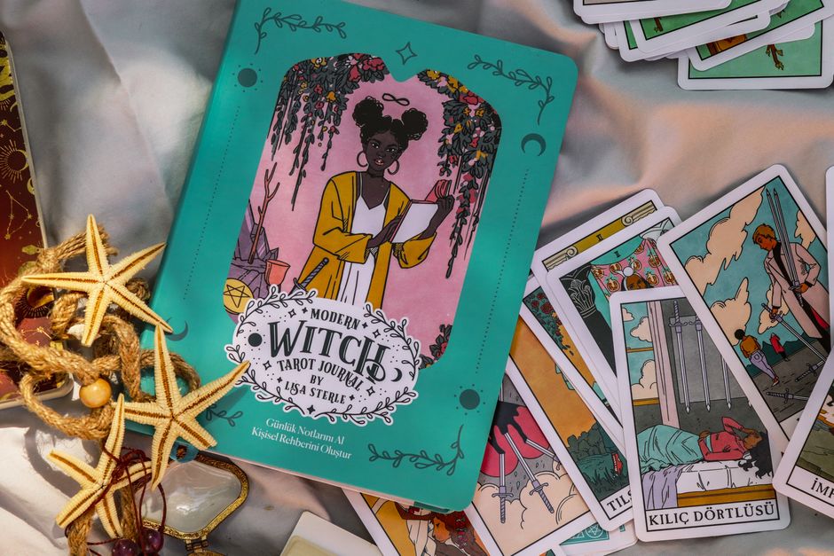 Complete Guide to Buying the Best Tarot Journal for Personal Growth