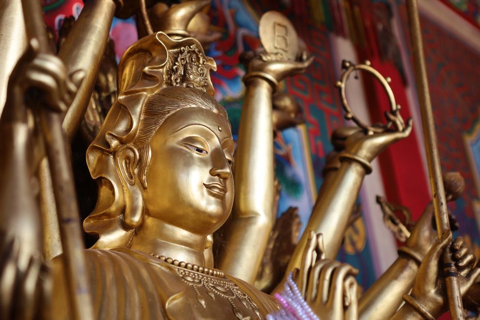 Why Your Deity Altar Feels Empty: A Beginner's Problem of Assumption, Not Effort