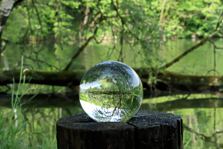 The Principle of Sympathetic Resonance in Water Magic: How Water Mirrors and Magnifies Your Inner State