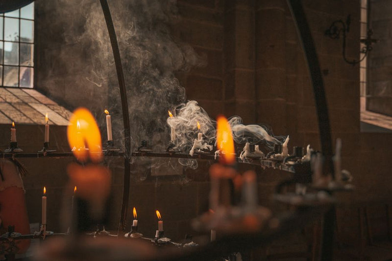 The Hidden Language of Candle Flames: Symbolic Meanings Beyond Light and Smoke