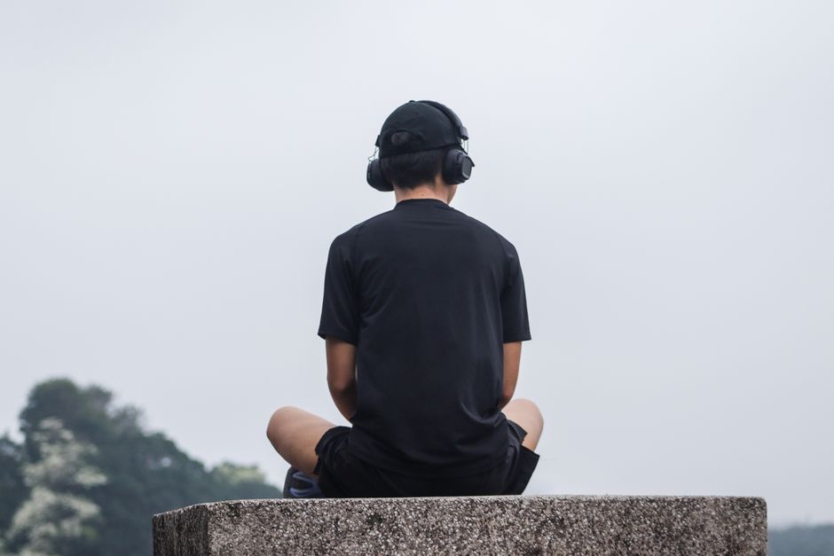 Guided Audio vs. Silent Stillness: Which Void Meditation Method Delivers Deeper Results?