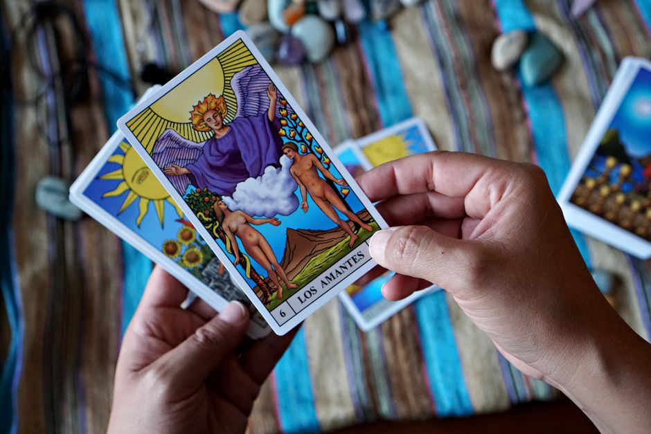 The Psychology of Oracle Card Reading: How Symbolic Archetypes Rewire Neural Pathways