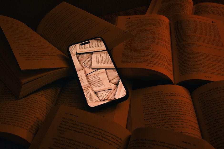 Tarot Practice Tools: Workbook vs Prompt Deck vs Journal vs Ambience Audio – Which Format Fits Your Study Style?