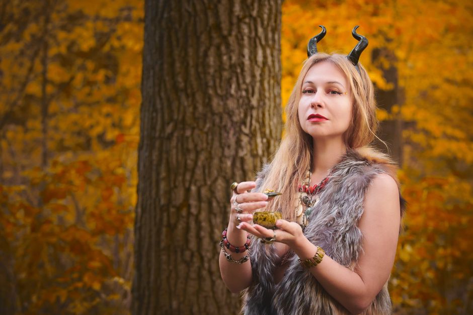 Honey Jar Spells: Mythological Roots and Modern Practice