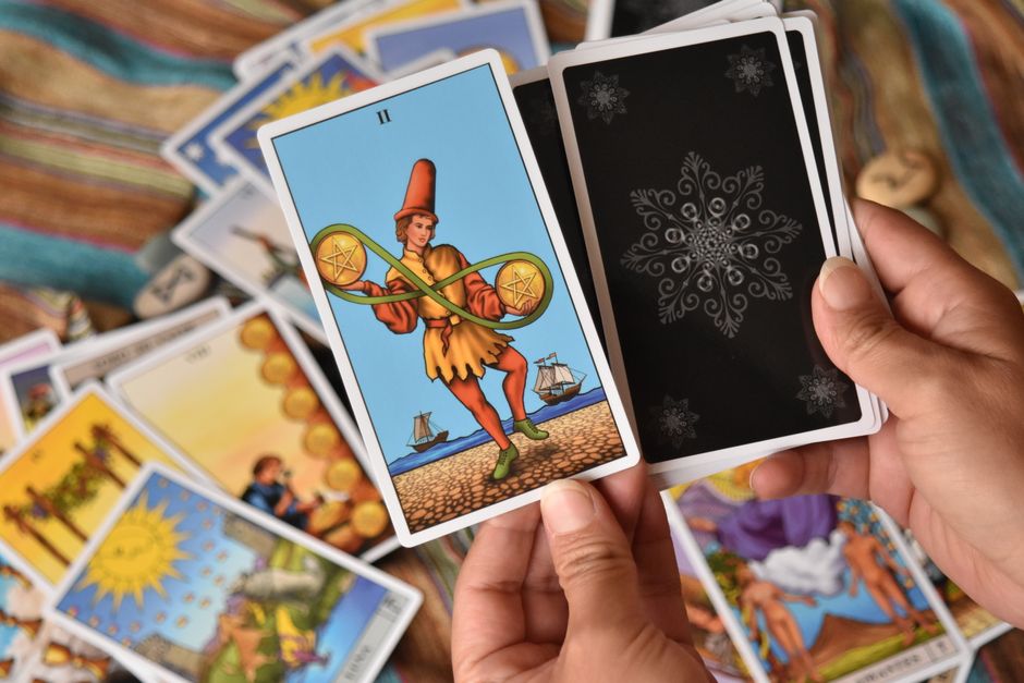 Why Two Cartomancers Read the Same Card Differently: How Practitioner Interpretation Actually Works