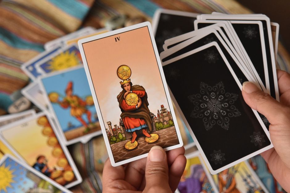 Why Does Tarot Feel Surface-Level? Understanding the Deeper Mechanics of Divination Practice