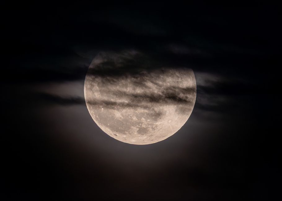 How to Use Labradorite with a Waning Gibbous Moon to Amplify Psychic Protection During Deep Shadow Work