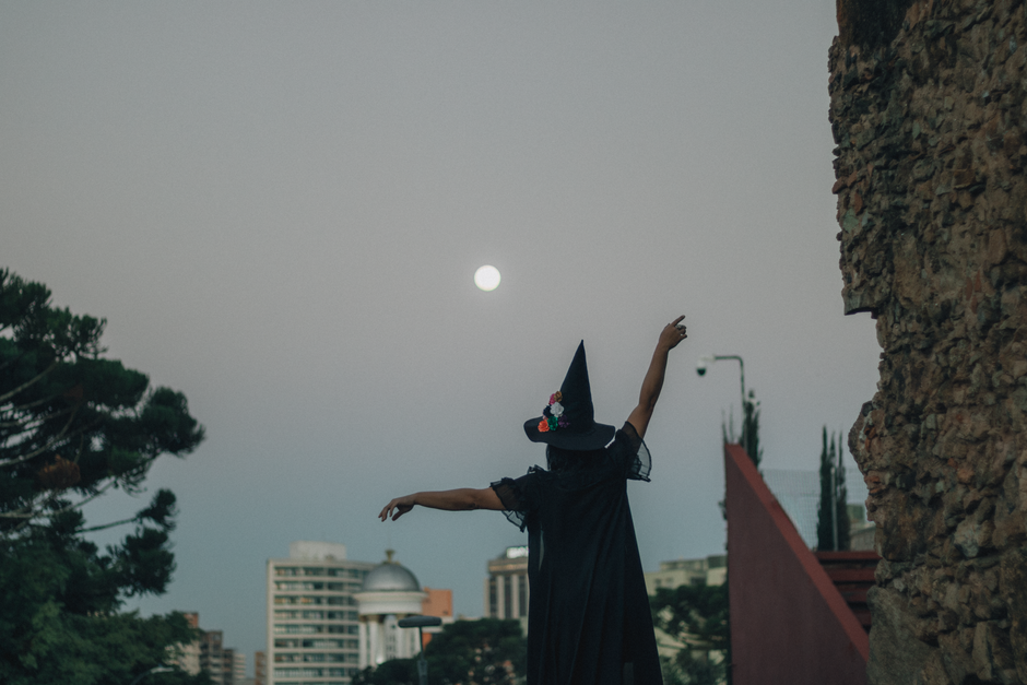 How to Scale Down a Complex Full Moon Ritual When You Only Have Twenty Minutes