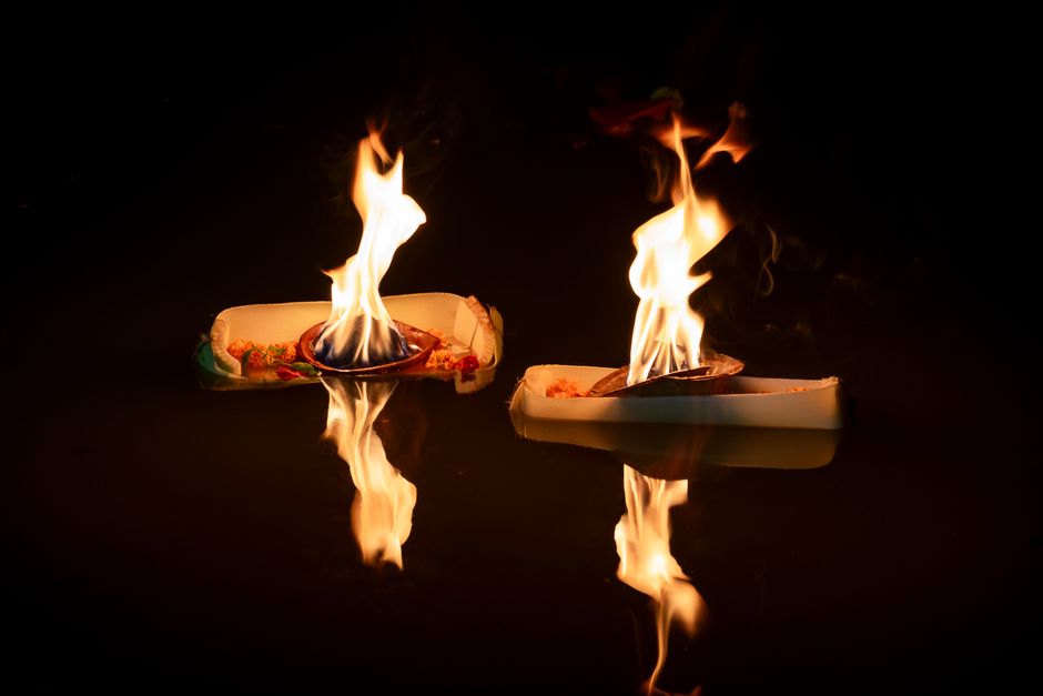 What Twin Flame Teachings Get Wrong About the Mirroring Idea