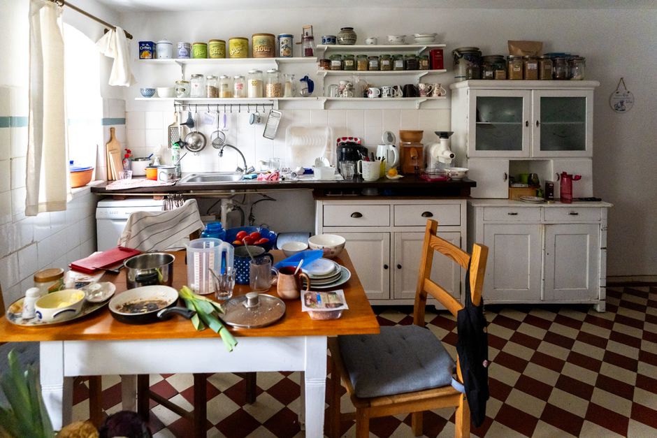 Scrying When You Only Have Five Minutes and a Cluttered Kitchen Table