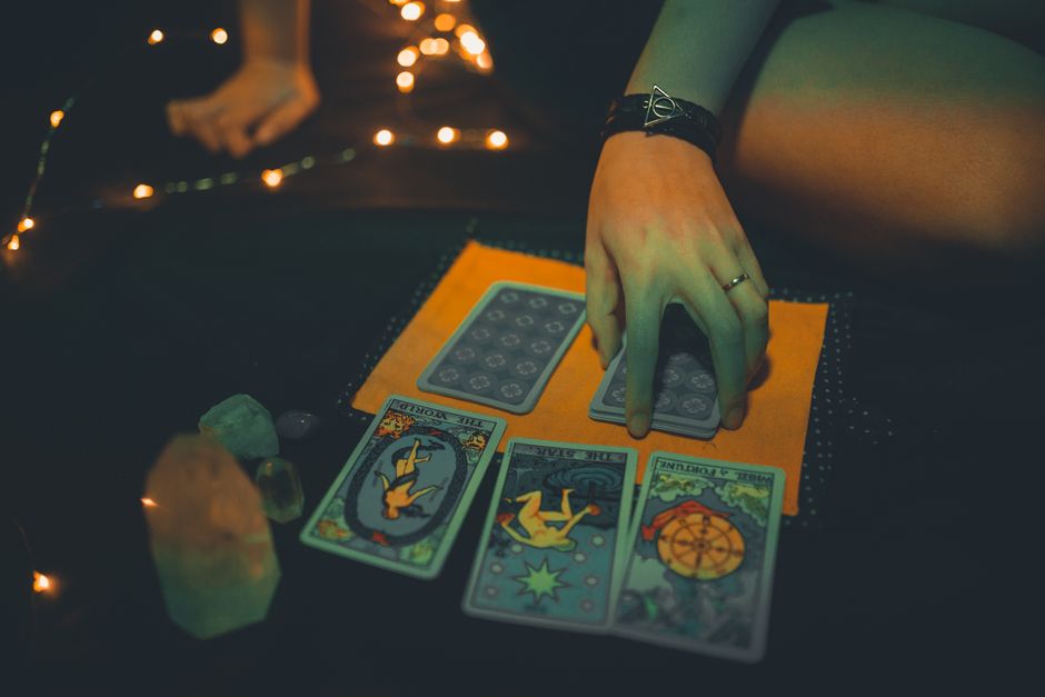When Two Lunar Readings Say Opposite Things, Which One Do You Trust?