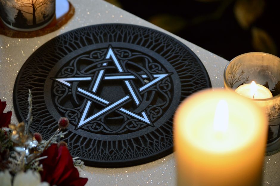 Integrating Behenian Stars with Wiccan Altar Work for Lunar and Solar Rituals