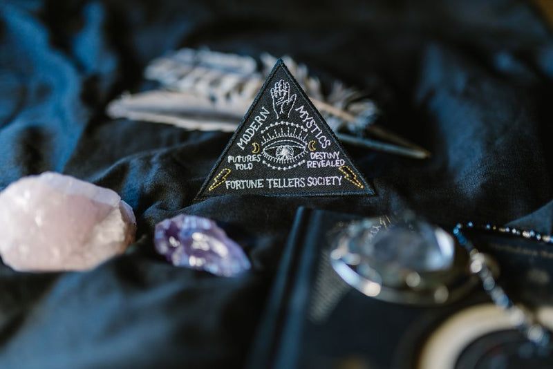 The Symbolic Language of Scrying: How Reflective Surfaces Reveal Hidden Meaning
