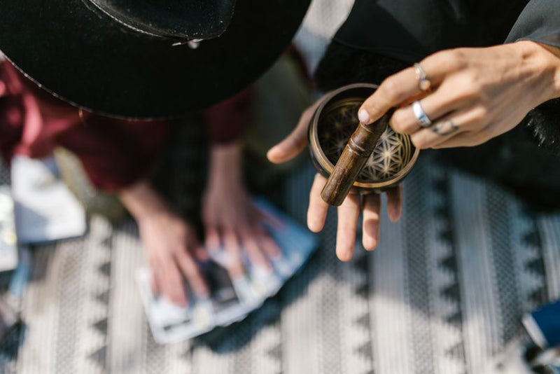 Crystal Grids vs. Sound Bowls: Choosing the Right Tool for Eclipse Ritual Alignment