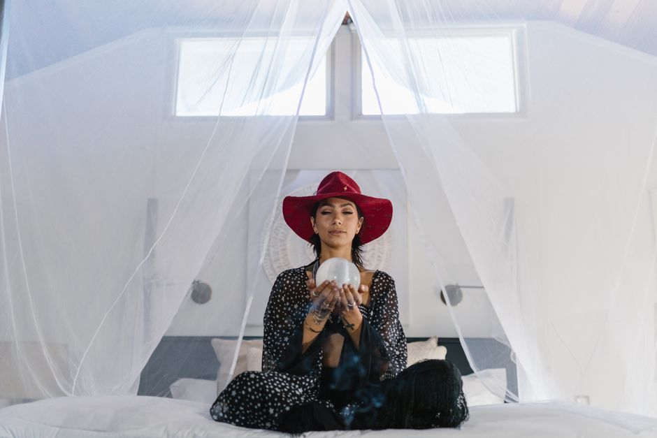 Hotel Rooms, Hostels, and Red-Eye Flights: How to Keep a Meditation Practice Going When You're Traveling