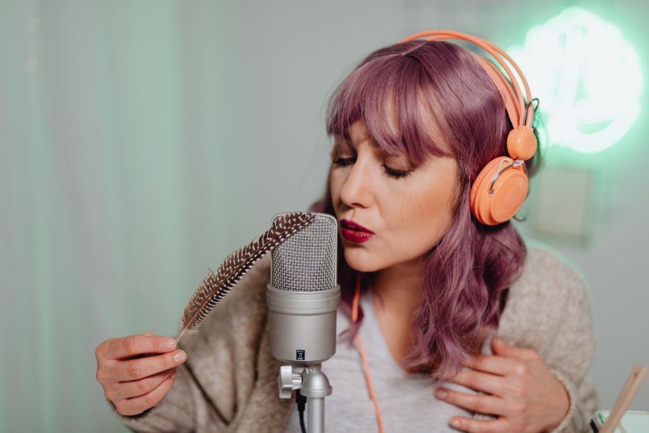 Do You Need a Sleep Mask and Headphones for Astral Projection? What Actually Helps You Stay Aware