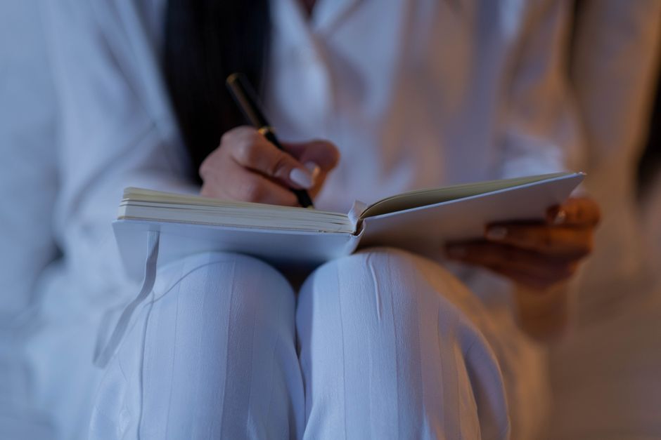 Akashic Records: When to Use Guided Audio vs. Self-Directed Journaling for Deeper Access
