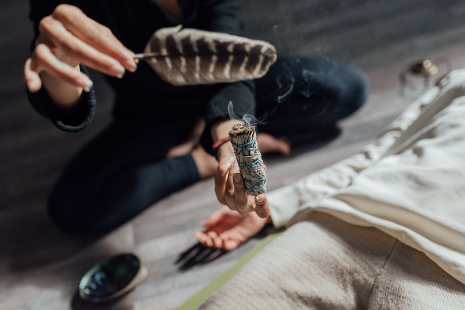 Air Magic Tools Compared: Smudge Fans, Feathers, and Incense Burners for Ritual Work
