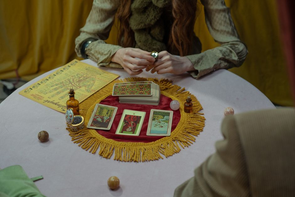 Mirror Magic: A Historical Journey from Ancient Divination to Modern Reflection