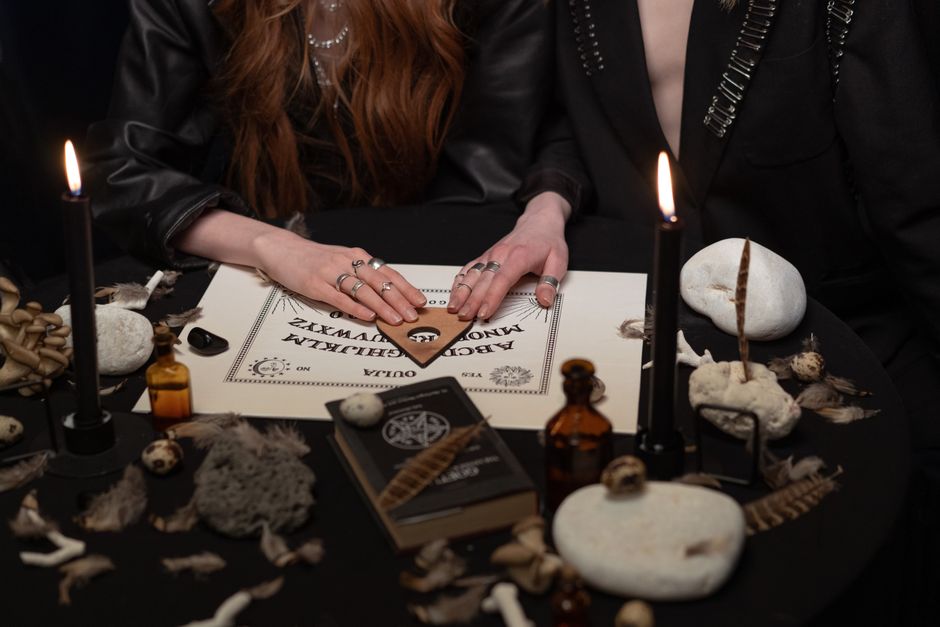Binding Spell Essentials: How to Choose the Right Tools for Your Practice
