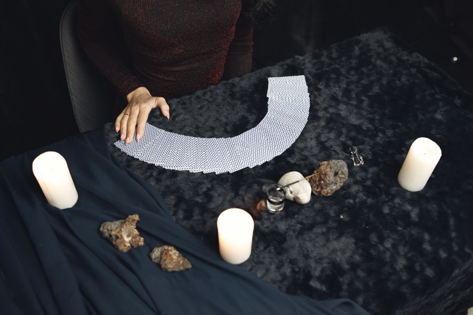 When Omens Stop Speaking: Why Sign-Reading Sometimes Feels Hollow