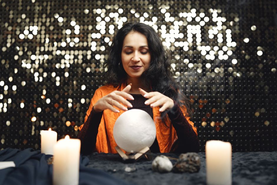 Fire Scrying Tools Compared: Which Candle, Bowl, or Gazing Aid Is Best for You?