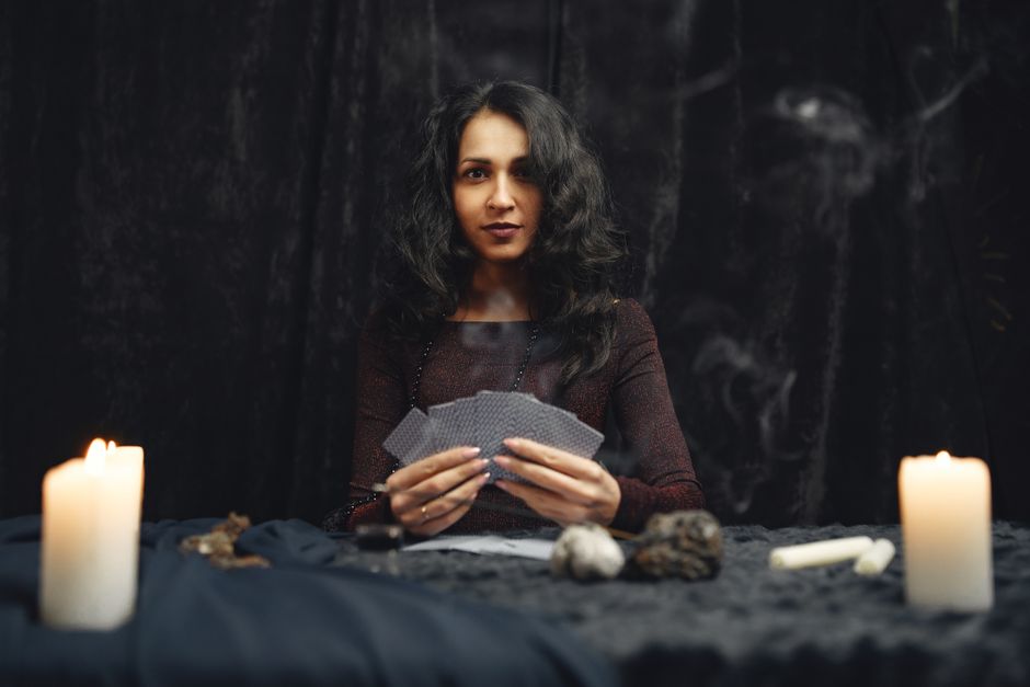 Why Smoke Divination Readings Fall Apart: The Beginner Habit of Chasing Shapes