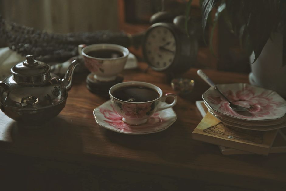 The Best Tasseography Cups and Saucers: A Buyer's Comparison Guide