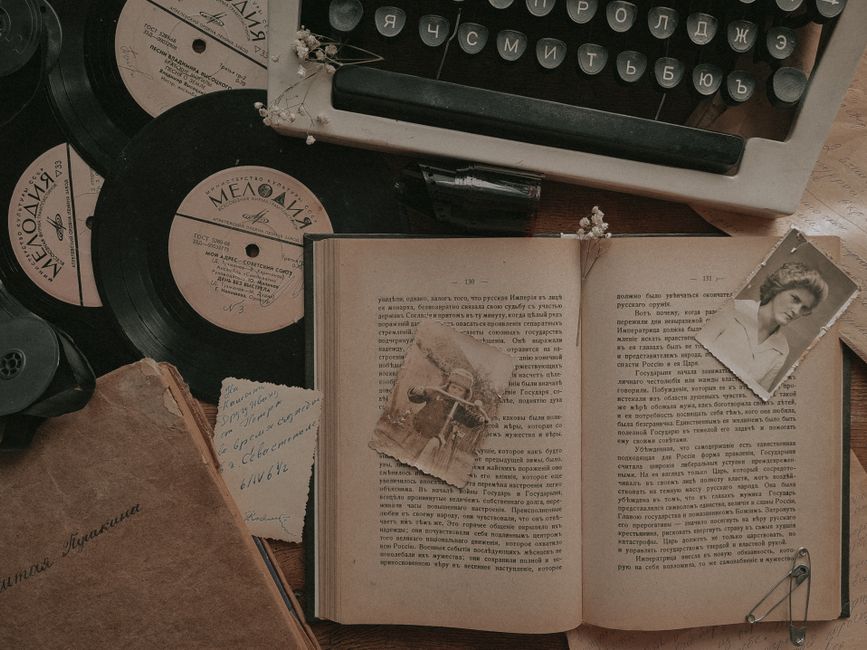 Which Akashic Record Reading Tool Is Best for Past Life Exploration? A Complete Guide