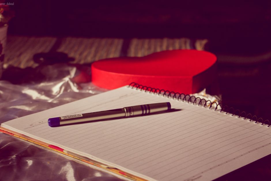 Automatic Writing in Groups: When Public Practice Shapes the Message
