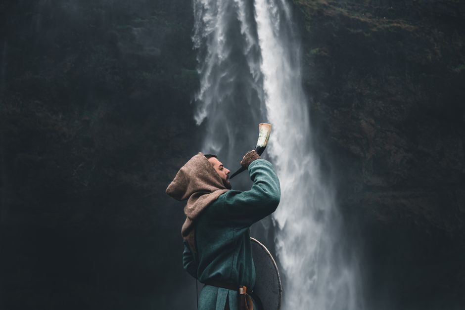 Who Practiced Galdr in Medieval Iceland? The Social World Behind the Runes