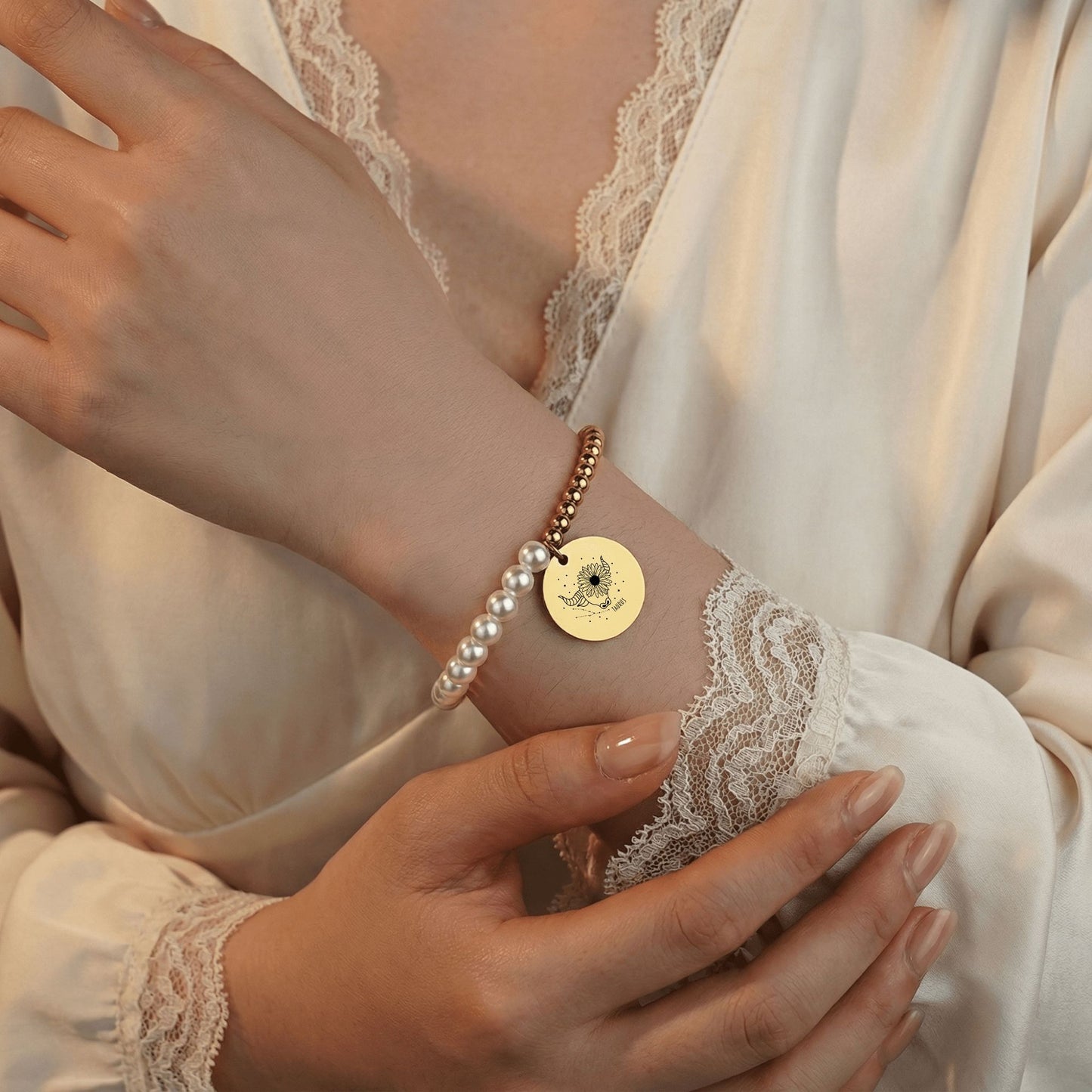 Taurus Premium Pearl & Gold Coin Bracelet: Mother of Pearl