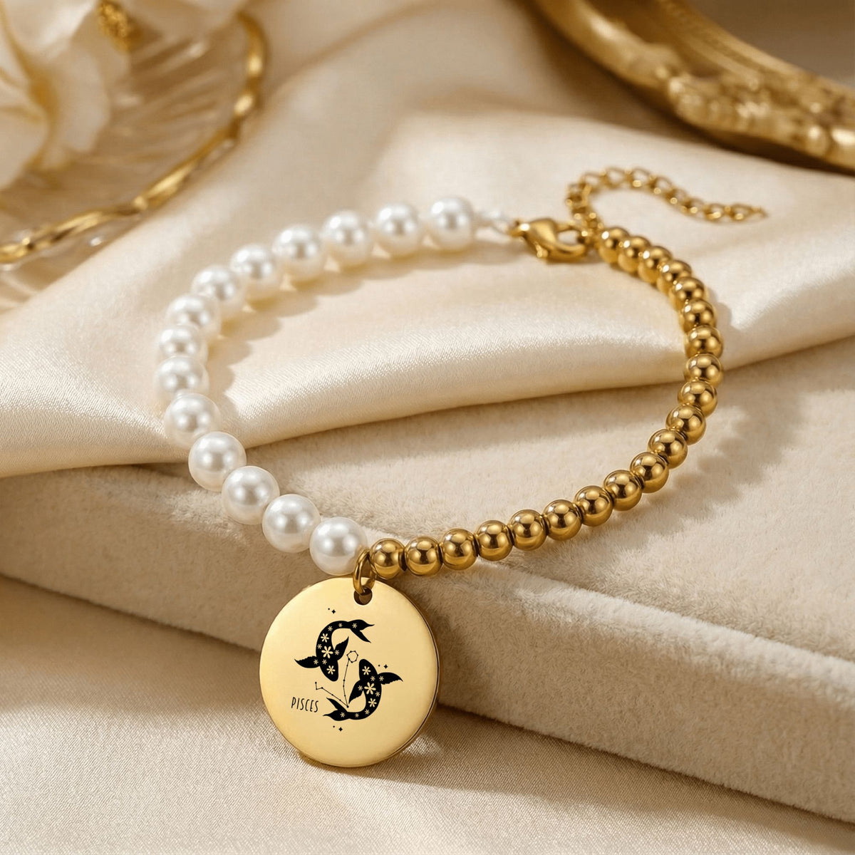 Pisces Premium Pearl & Gold Coin Bracelet: Mother of Pearl