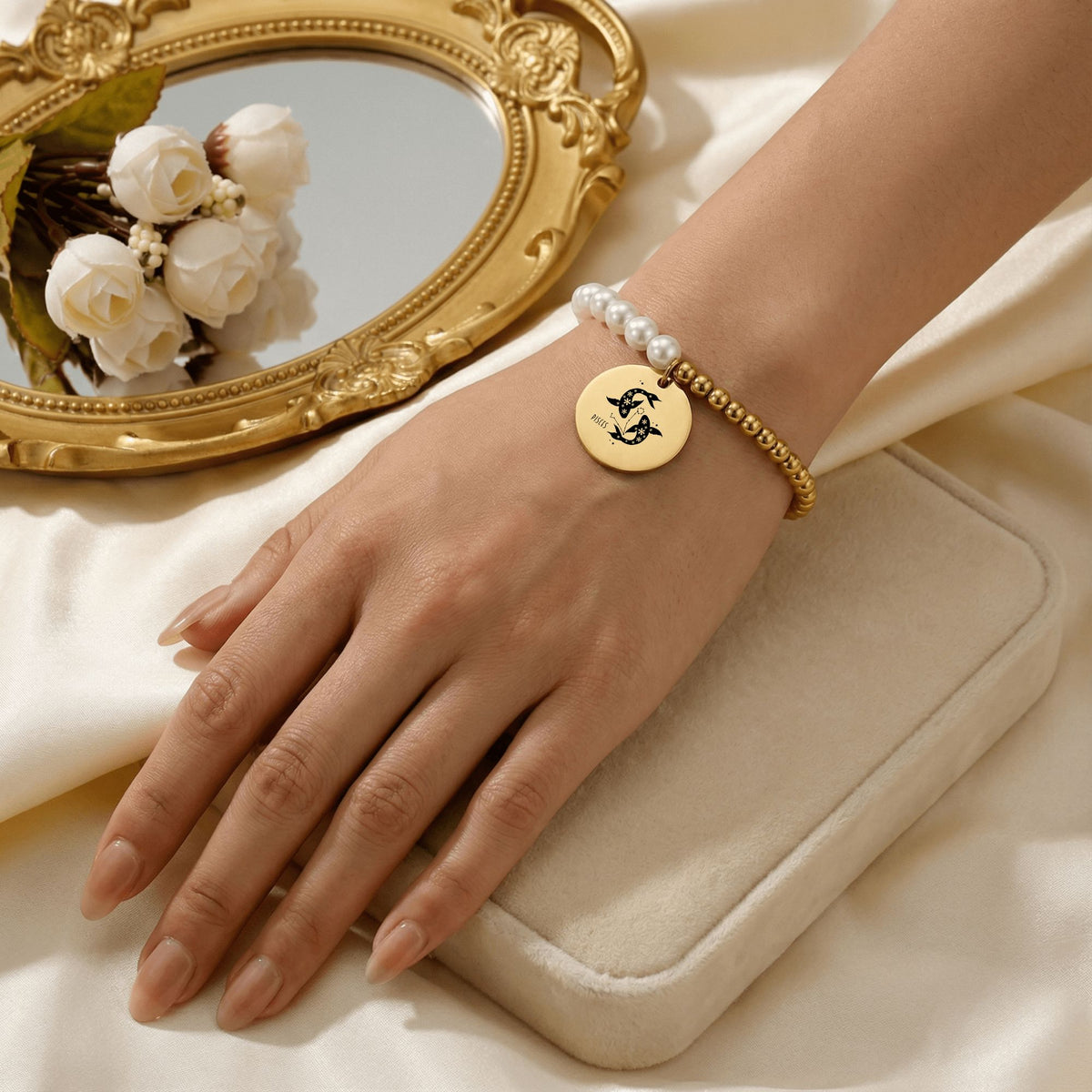 Pisces Premium Pearl & Gold Coin Bracelet: Mother of Pearl