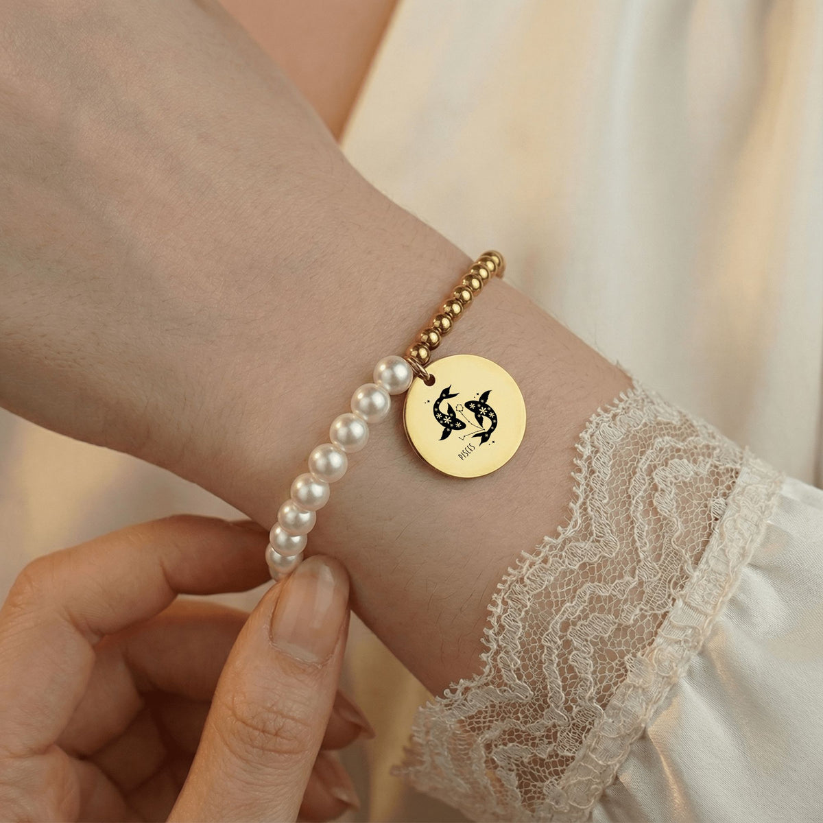 Pisces Premium Pearl & Gold Coin Bracelet: Mother of Pearl